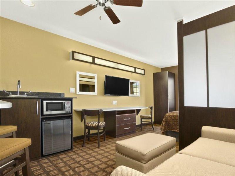 Microtel Inn & Suites By Wyndham Buda Austin South Exteriör bild