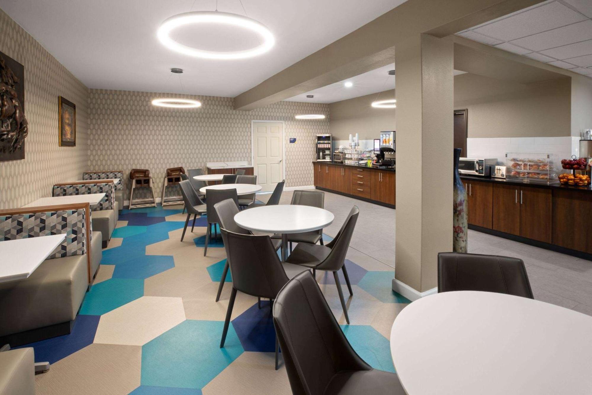Microtel Inn & Suites By Wyndham Buda Austin South Exteriör bild