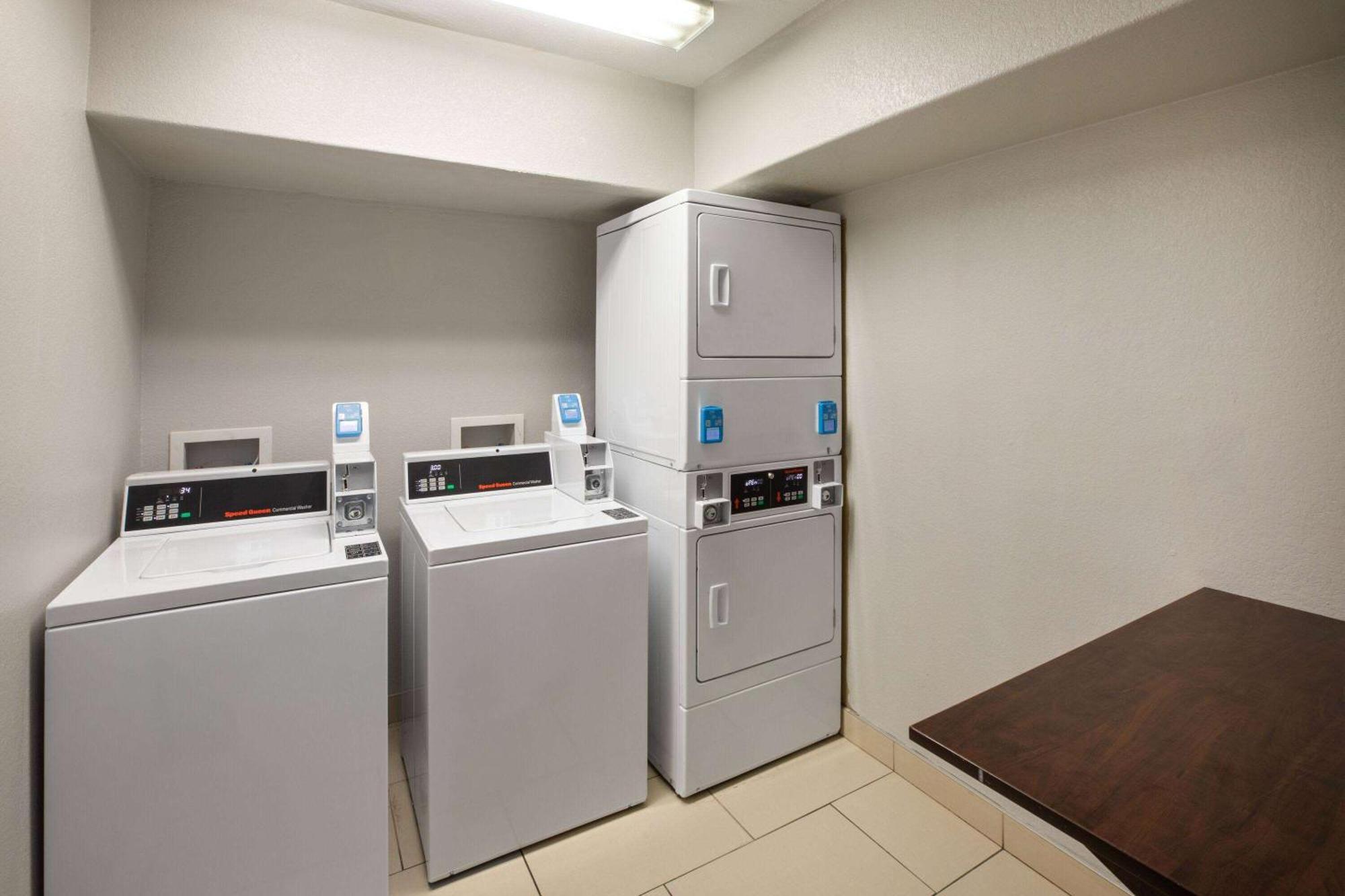 Microtel Inn & Suites By Wyndham Buda Austin South Exteriör bild