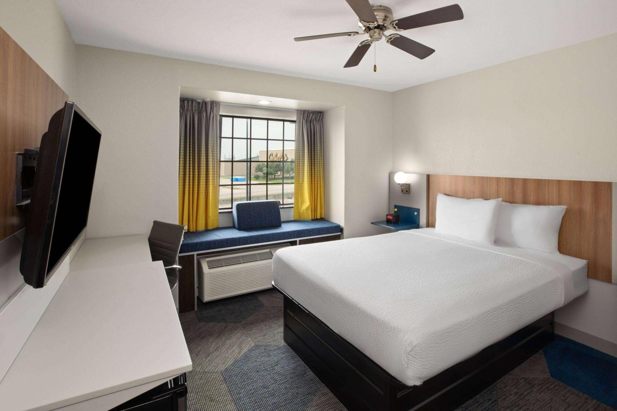 Microtel Inn & Suites By Wyndham Buda Austin South Exteriör bild