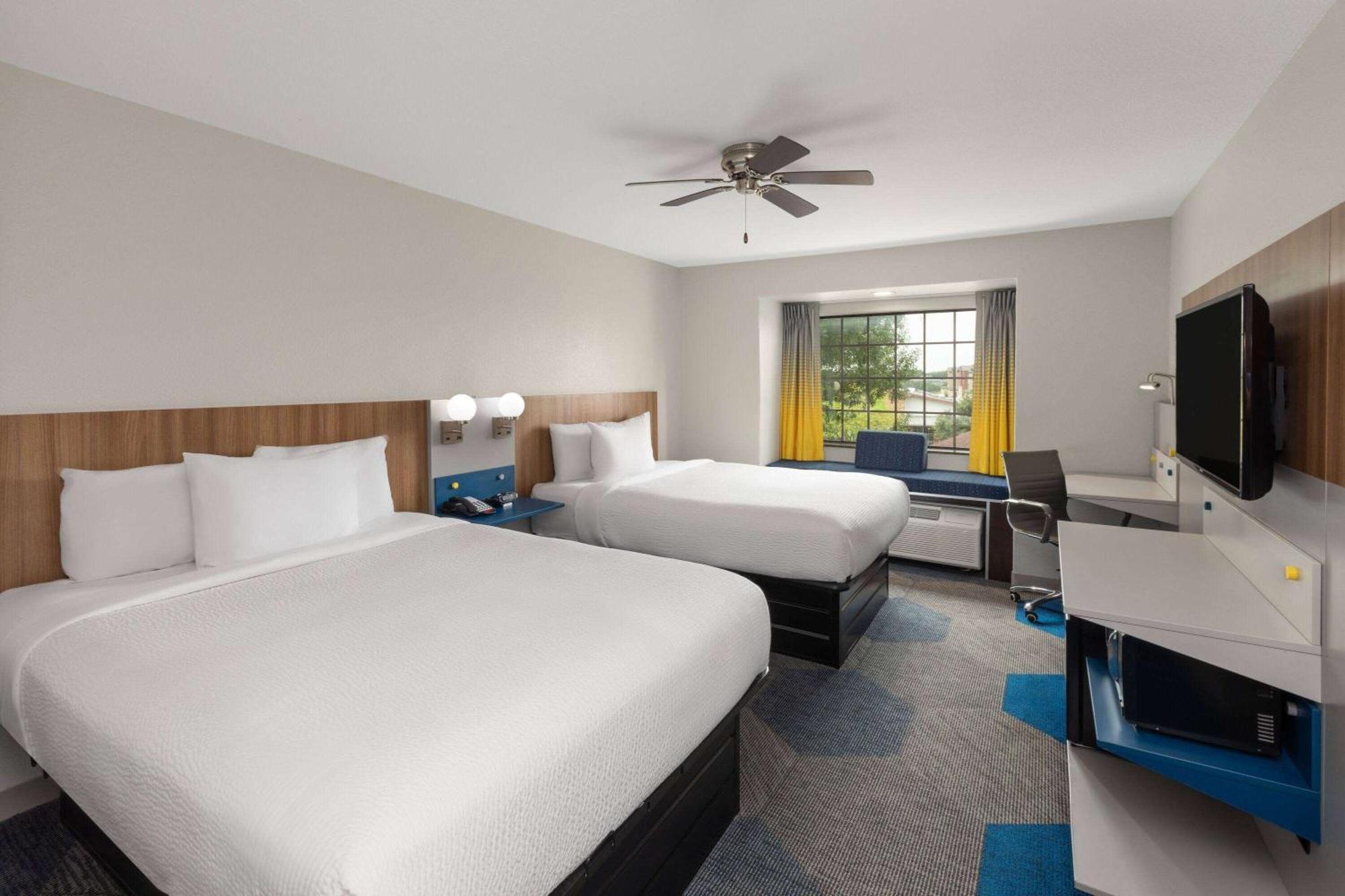 Microtel Inn & Suites By Wyndham Buda Austin South Exteriör bild