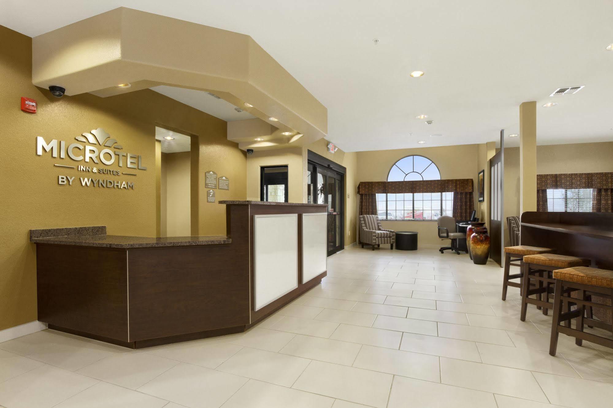 Microtel Inn & Suites By Wyndham Buda Austin South Exteriör bild
